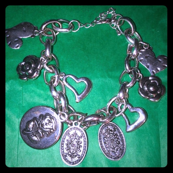 Jewelry - Silver bracelet with charms.